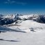 „Kto nie jechał nigdy trasą ciągnącą się kilometrami wśród gór, nie ma pojęcia, jak smakuje prawdziwe narciarstwo”, mówił mi kiedyś zaprzyjaźniony Szwajcar, który zawsze na zimowy urlop czy weekend z nartami wybiera się do ośrodków oferujących długie narciarskie zjazdy. „To tak, jakby ktoś, kto całe życie jeździł samochodem po parkingu, uważał, że wie, czym jest

